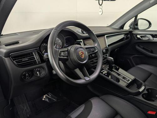 2025 Porsche Macan 2.0T