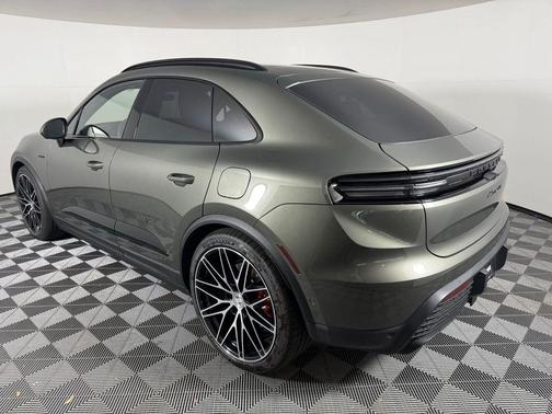 2025 Porsche Macan 4S