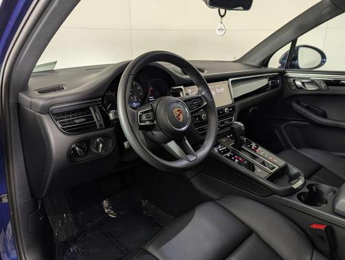 2025 Porsche Macan 2.0T