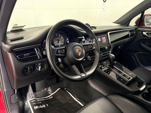 2022 Porsche Macan S