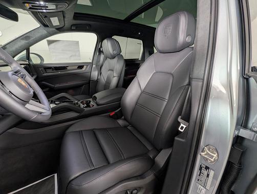 2026 Porsche Cayenne GTS