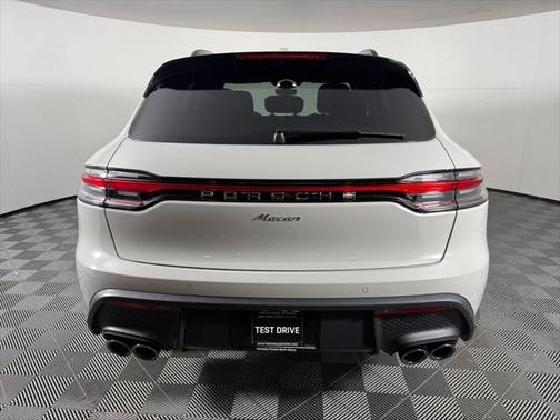 2025 Porsche Macan Base
