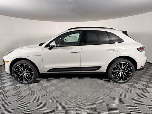 2025 Porsche Macan Base