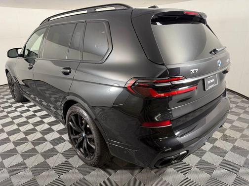 2025 BMW X7 M60i
