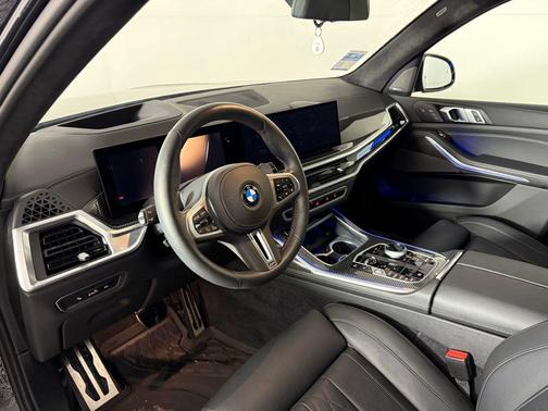 2025 BMW X7 M60i