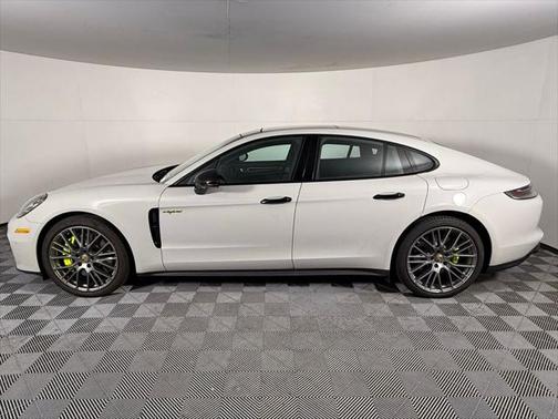 2023 Porsche Panamera E-Hybrid 4