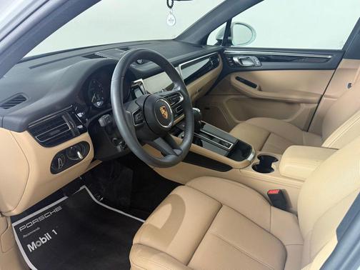 2025 Porsche Macan 2.0T