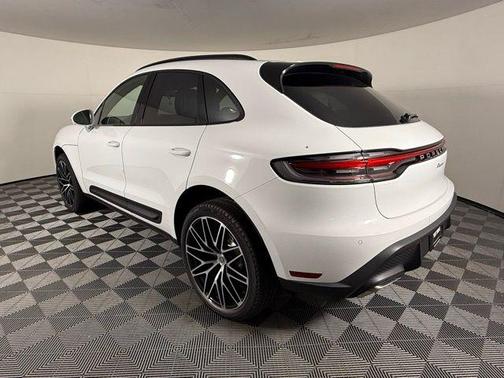 2025 Porsche Macan 2.0T