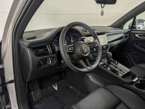 2025 Porsche Macan 2.0T