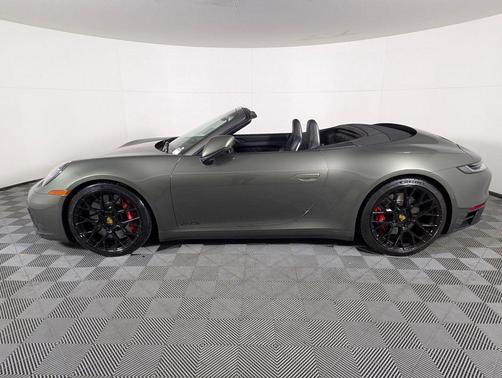 2022 Porsche 911 Carrera 4 GTS