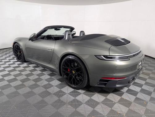2022 Porsche 911 Carrera 4 GTS