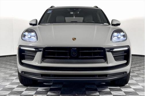 2025 Porsche Macan Base