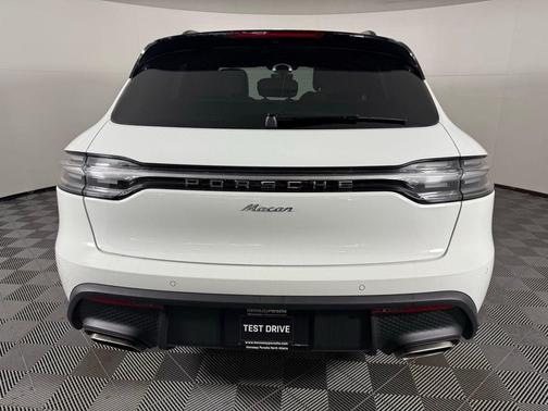 2026 Porsche Macan 