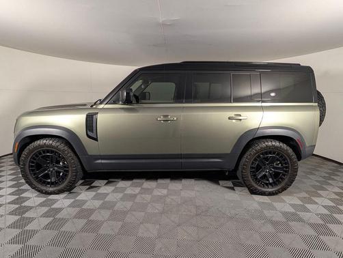 2022 Land Rover Defender 110 SE