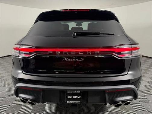2025 Porsche Macan Base