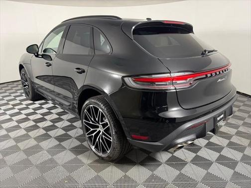 2025 Porsche Macan Base