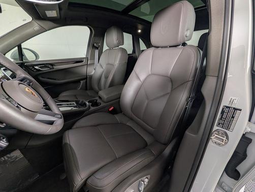 2025 Porsche Macan 2.0T