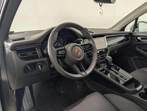 2025 Porsche Macan 2.0T