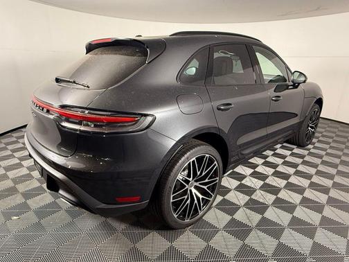 2025 Porsche Macan 2.0T