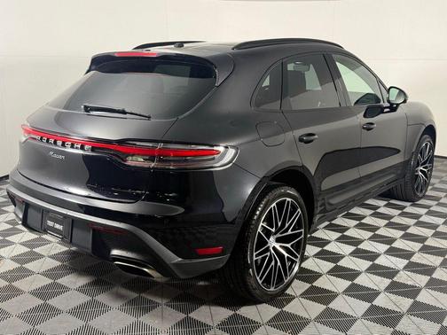2025 Porsche Macan T