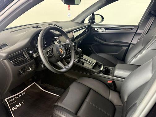 2025 Porsche Macan T