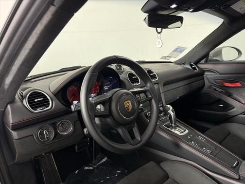 2022 Porsche 718 Cayman GT4
