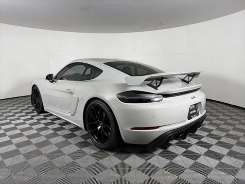 2022 Porsche 718 Cayman GT4