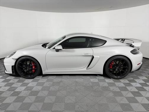 2022 Porsche 718 Cayman GT4