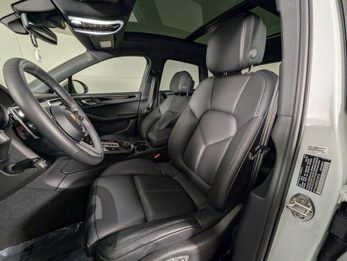 2025 Porsche Macan T