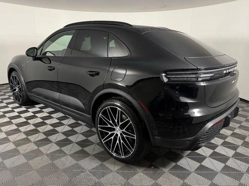 2025 Porsche Macan 