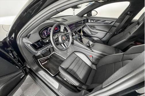 2024 Porsche Panamera 4