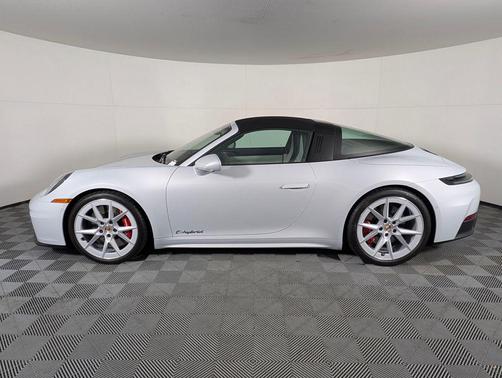 2025 Porsche 911 Targa 4 GTS