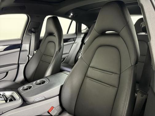 2023 Porsche Panamera 4