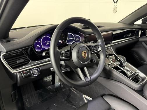 2023 Porsche Panamera 4