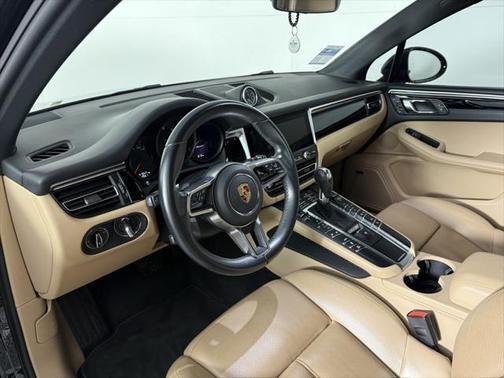 2021 Porsche Macan Base