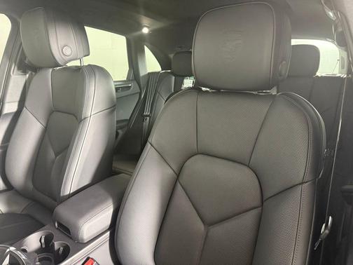 2025 Porsche Macan 2.0T