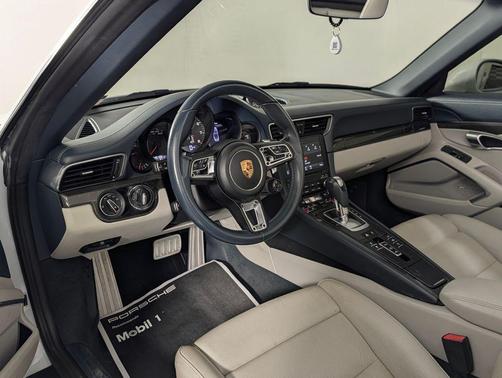 2017 Porsche 911 Carrera GTS