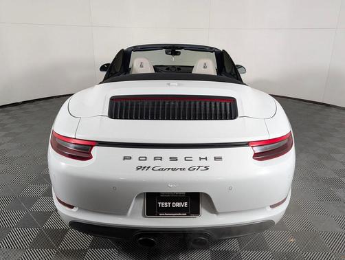 2017 Porsche 911 Carrera GTS