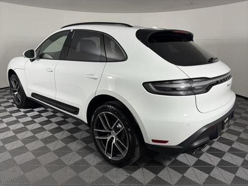 2025 Porsche Macan Base