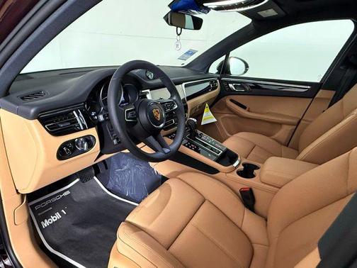 2025 Porsche Macan 2.0T