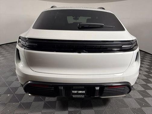2025 Porsche Macan Turbo