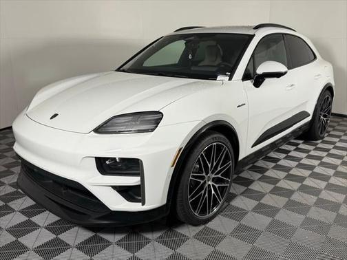 2025 Porsche Macan Turbo