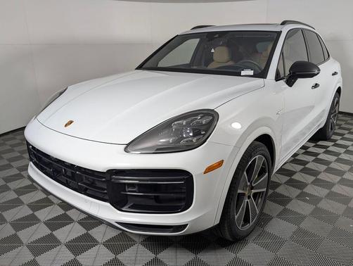Carrara White Metallic 2023 Porsche Cayenne Cayenne Turbo S E-Hybrid