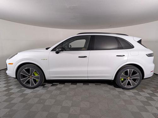 Carrara White Metallic 2023 Porsche Cayenne Cayenne Turbo S E-Hybrid