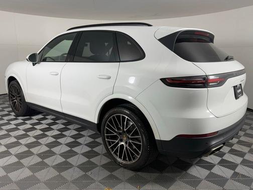 2023 Porsche Cayenne Platinum Edition