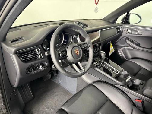 2025 Porsche Macan GTS