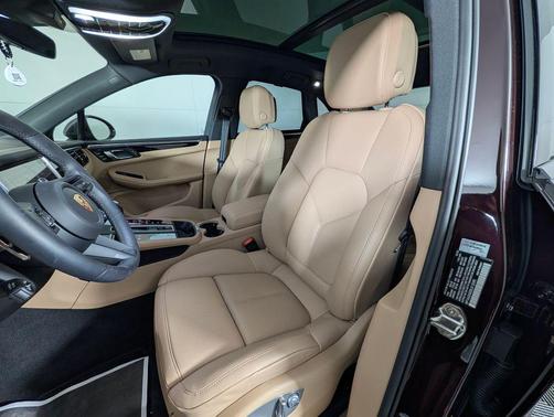 2025 Porsche Macan T