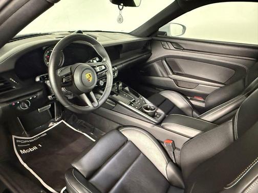 2023 Porsche 911 Carrera GTS