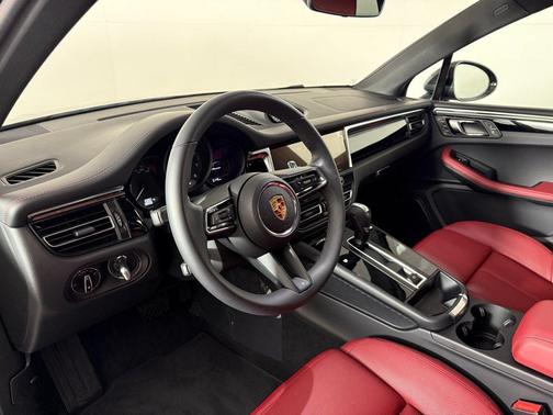 2025 Porsche Macan 2.0T