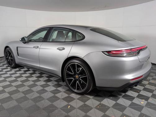 2023 Porsche Panamera Platinum Edition